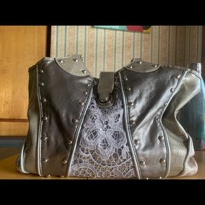 Leather&Lace… &snake skin. Feminine but edgy silver-gray Maurice’s bag.